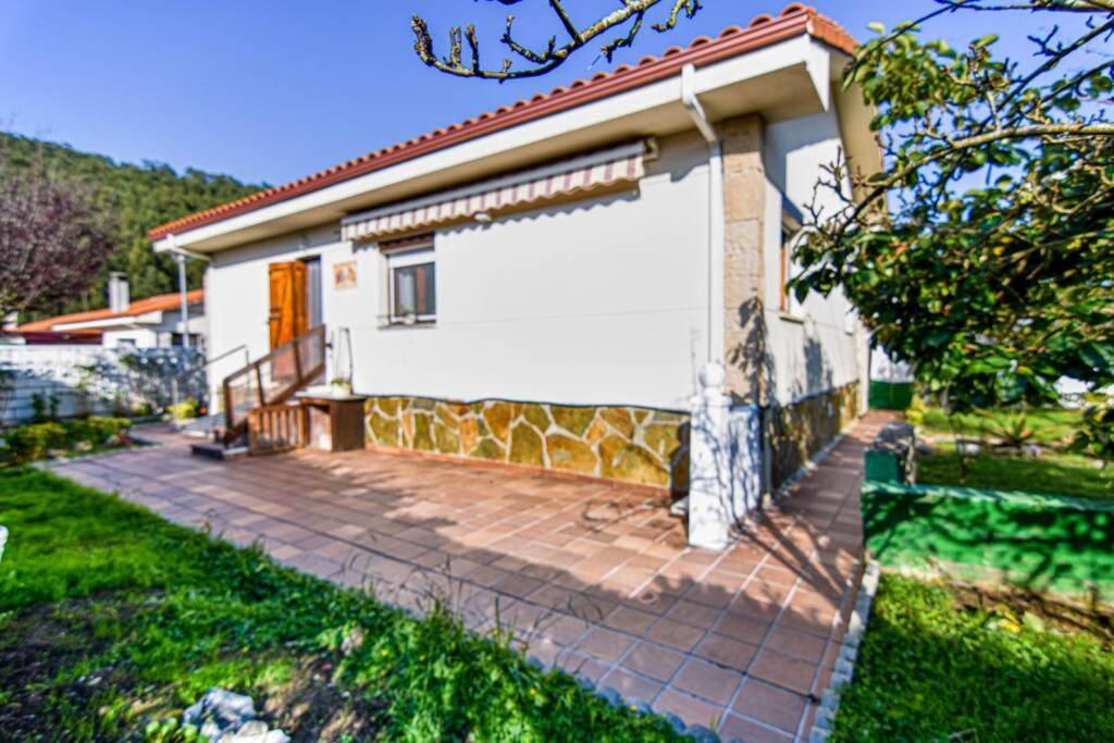 Nuevo - Comodo Y Coqueto Chalet Con Jardin En Argoños Esterno foto