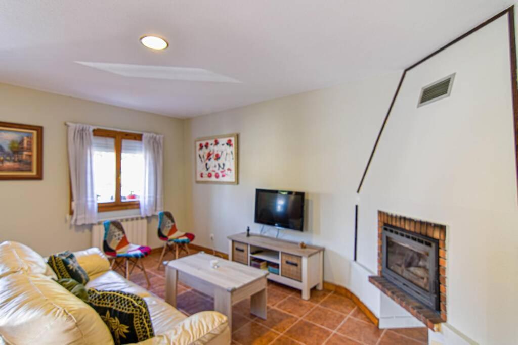 Nuevo - Comodo Y Coqueto Chalet Con Jardin En Argoños Esterno foto