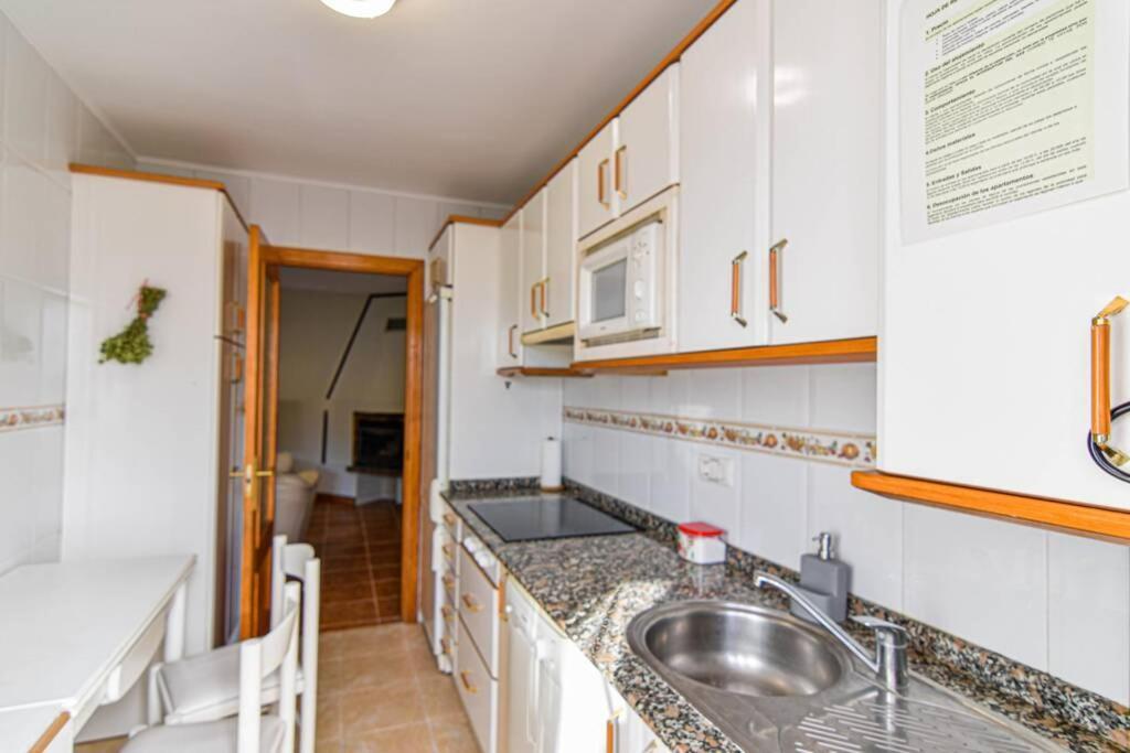 Nuevo - Comodo Y Coqueto Chalet Con Jardin En Argoños Esterno foto
