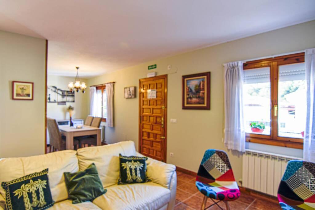 Nuevo - Comodo Y Coqueto Chalet Con Jardin En Argoños Esterno foto